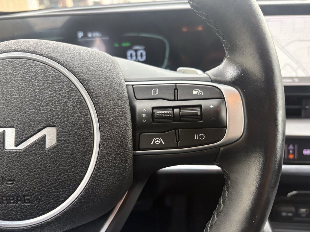 Used 2023 Kia Sportage EX AWD/4WD image 17