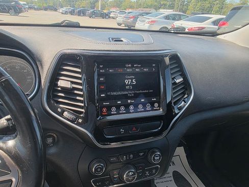 Used 2020 Jeep Cherokee Limited image 16