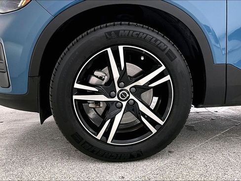 Certified 2025 Volvo XC40 B5 Core image 12