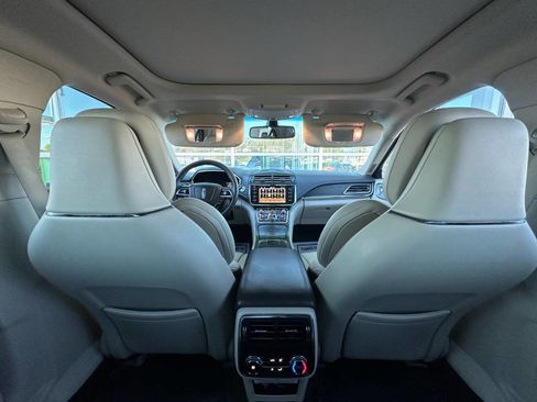 Used 2017 Lincoln Continental Reserve w/ Luxury Package image 24