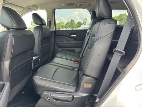 Used 2024 Nissan Pathfinder SL FWD image 27
