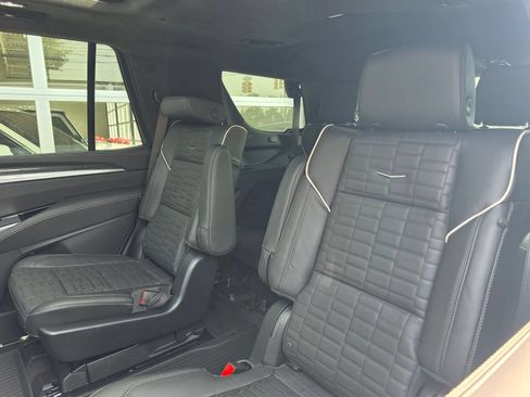 Used 2025 Cadillac Escalade V AWD/4WD image 8