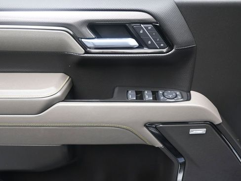 Used 2025 Chevrolet Silverado 1500 ZR2 w/ Technology Package image 8