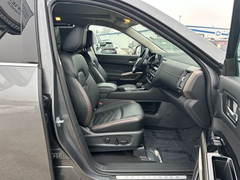 Used 2023 Nissan Pathfinder Platinum image 21