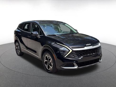Used 2025 Kia Sportage LX FWD image 3