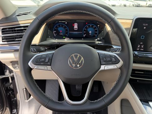 New 2026 Volkswagen Atlas SE FWD image 34