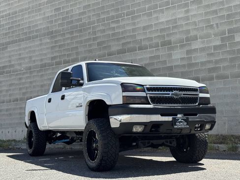 Used 2005 Chevrolet Silverado 2500 LT w/ Heavy-Duty Power Package AWD/4WD image 1