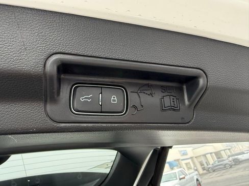 Used 2022 Ford Explorer XLT w/ Equipment Group 202A image 31