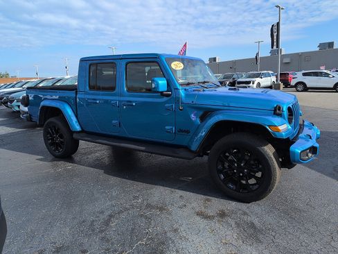 Used 2022 Jeep Gladiator Overland image 2