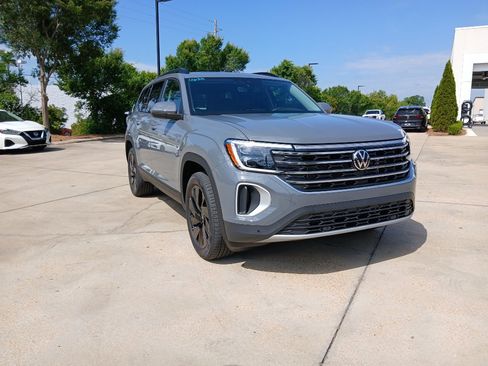 New 2026 Volkswagen Atlas SE FWD image 1