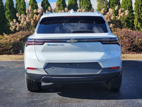 New 2026 Chevrolet Equinox EV LT image 8