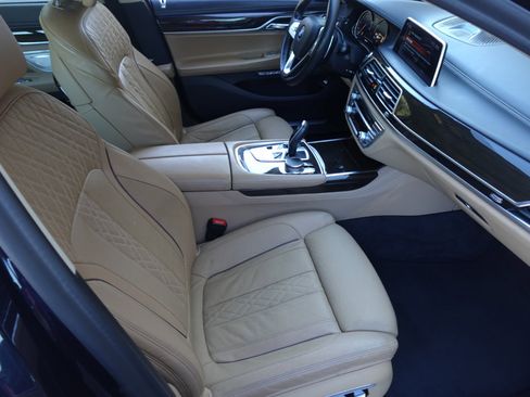 Used 2016 BMW 750i image 9