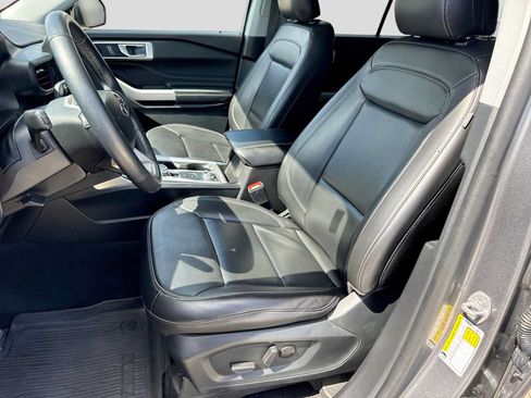 Certified 2022 Ford Explorer XLT w/ Equipment Group 202A AWD/4WD image 15