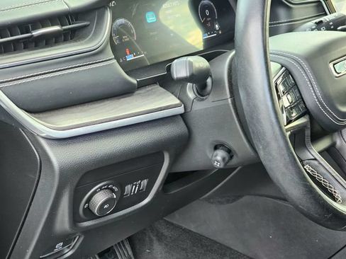 Used 2022 Jeep Grand Cherokee L Overland w/ Luxury Tech Group IV AWD/4WD image 15