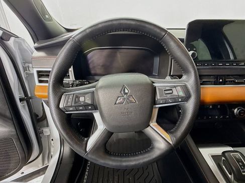 Used 2022 Mitsubishi Outlander SEL FWD image 11