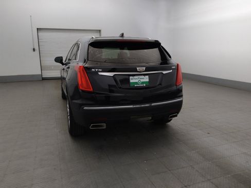 Used 2017 Cadillac XT5 Luxury w/ Driver Awareness Package FWD image 6