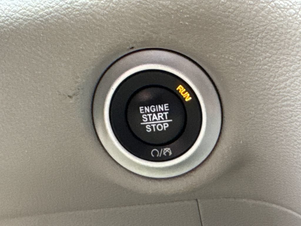 Used 2023 Chrysler Pacifica Touring-L FWD image 30