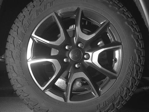 Used 2025 Jeep Compass Trailhawk AWD/4WD image 15