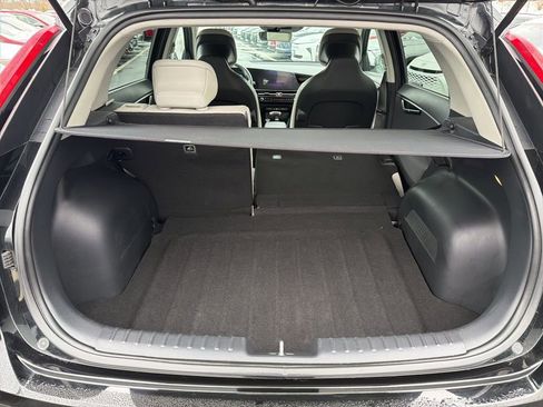 Used 2023 Kia Niro EX image 9