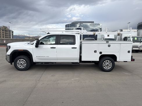 New 2026 GMC Sierra 2500 Pro w/ Convenience Package image 2