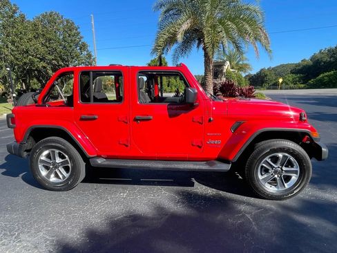 Used 2020 Jeep Wrangler Unlimited Sahara AWD/4WD image 4