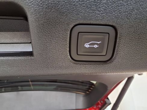 Used 2025 Chevrolet Traverse LT FWD image 26