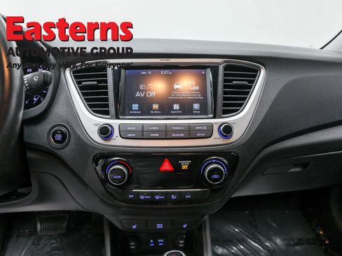 Used 2020 Hyundai Accent Limited image 12