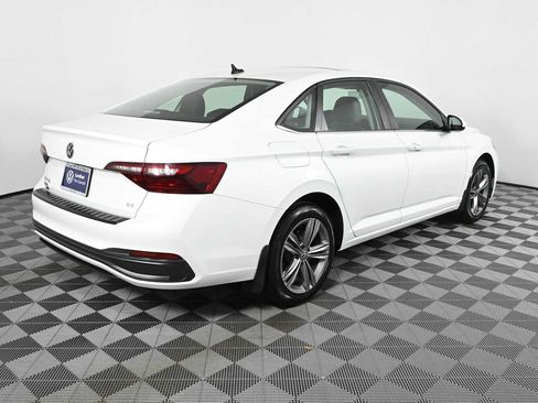 Certified 2023 Volkswagen Jetta SE w/ Panoramic Sunroof Package FWD image 7