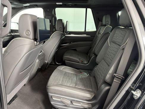 Used 2025 Cadillac Escalade Sport Platinum image 7