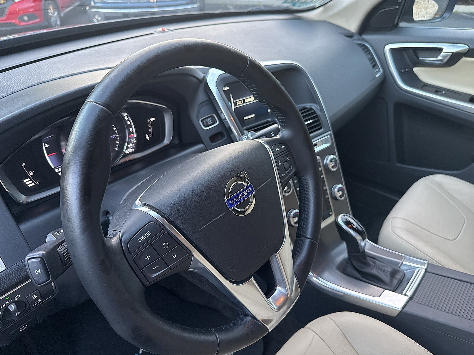 Used 2016 Volvo XC60 T6 w/ Proximity Package AWD/4WD image 29