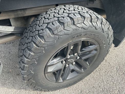 Used 2020 Chevrolet Silverado 1500 LT Trail Boss AWD/4WD image 9