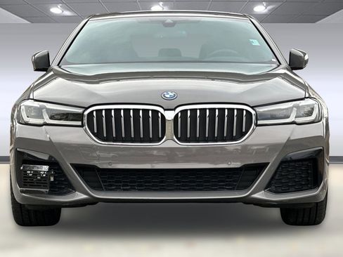 Used 2022 BMW 530e w/ Premium Package image 5
