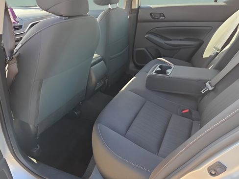 Used 2024 Nissan Altima 2.5 SV image 17