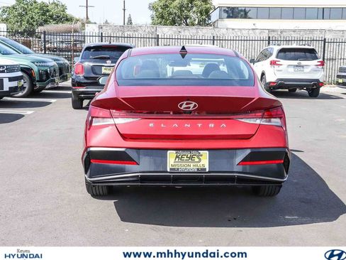 Certified 2024 Hyundai Elantra SEL w/ Convenience Package FWD image 3