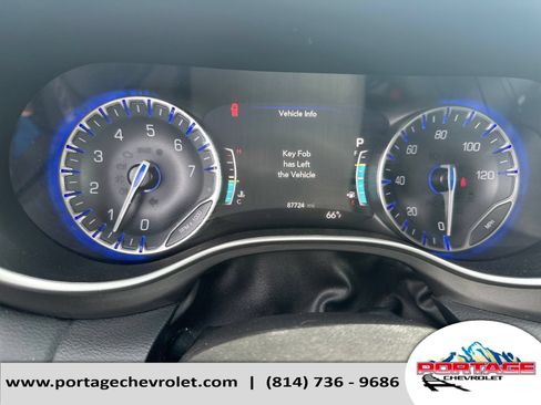 Used 2023 Chrysler Pacifica Touring-L FWD image 16