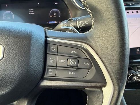 Used 2022 Jeep Grand Cherokee L Limited AWD/4WD image 15