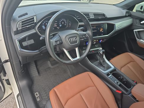 Used 2021 Audi Q3 2.0T Premium w/ Convenience Package AWD/4WD image 16