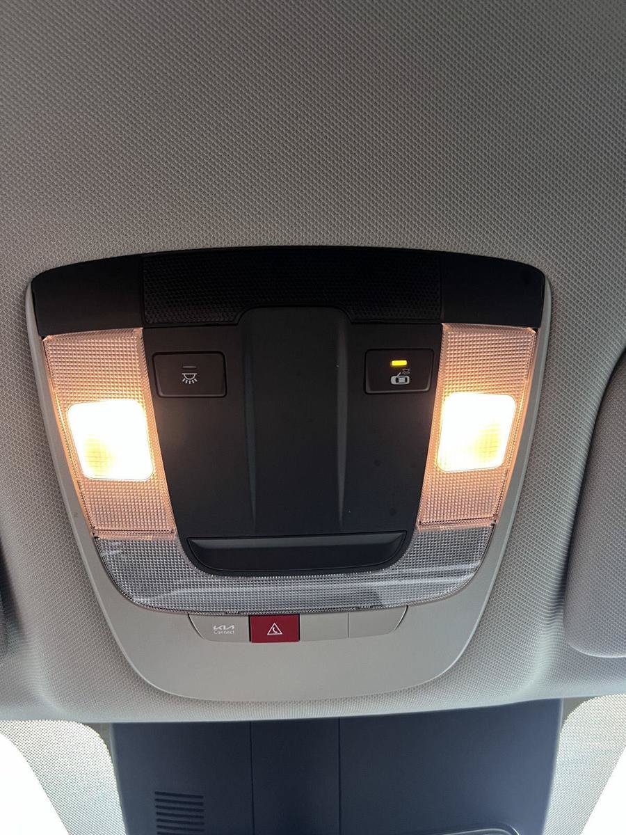 Used 2025 Kia Sorento LX FWD image 10