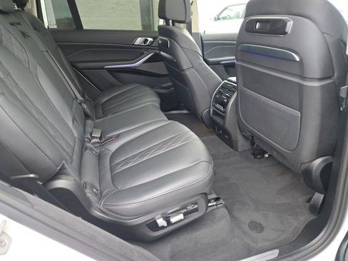 Used 2025 BMW X7 xDrive40i image 10