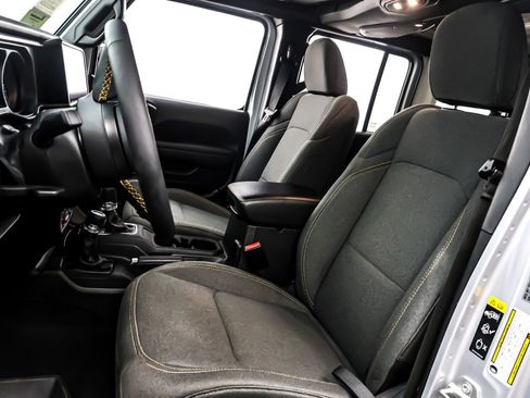 Used 2024 Jeep Wrangler Unlimited image 18