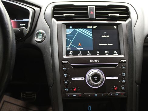 Used 2018 Ford Fusion Titanium image 14