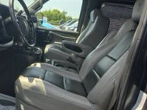 Used 2018 Chevrolet Express 2500 w/ Enhanced Convenience Package RWD image 12