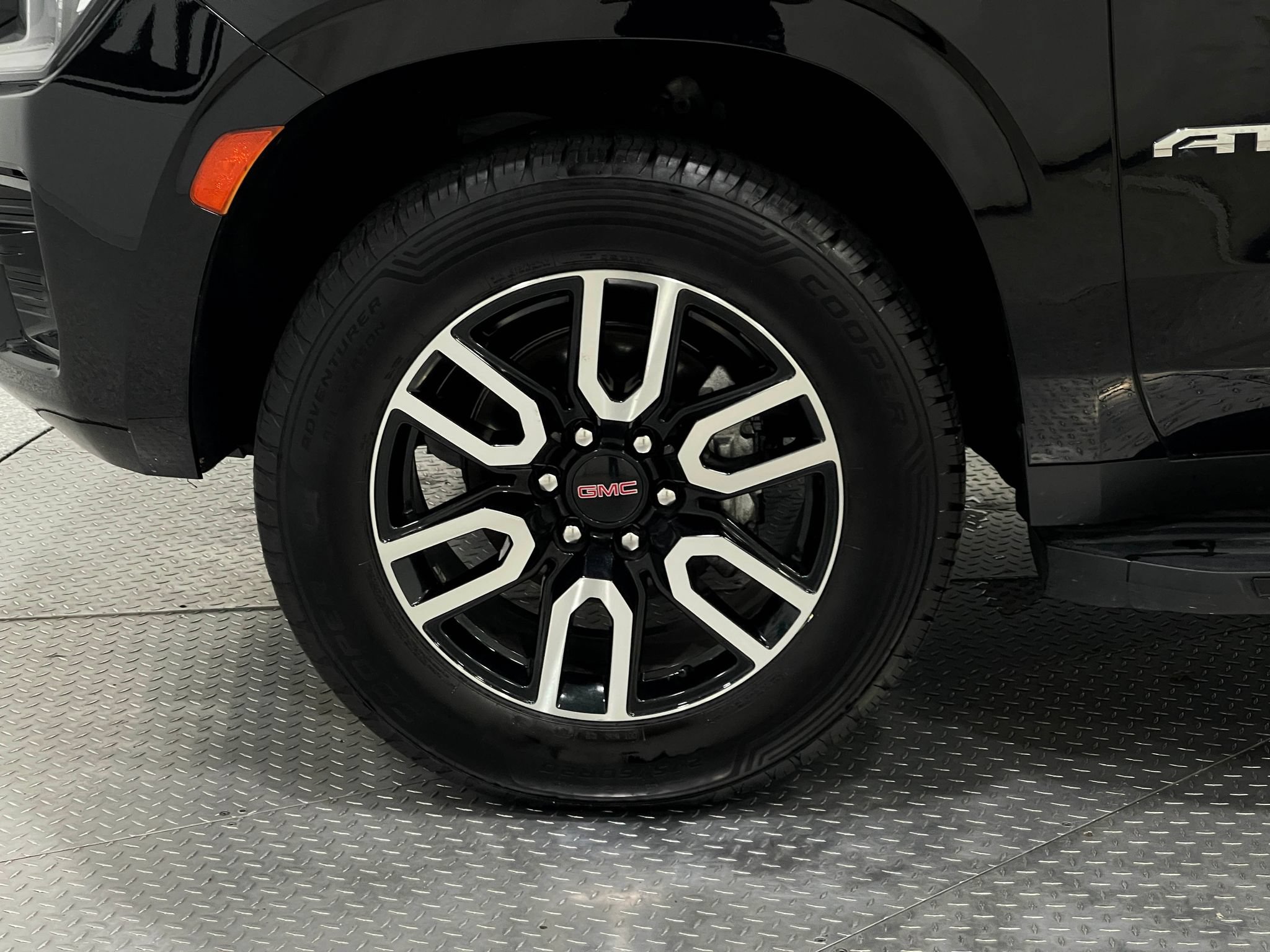 Used 2021 GMC Yukon AT4 w/ Technology Package AWD/4WD image 36