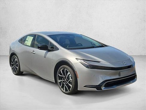 New 2027 Toyota Prius Plug-In Hybrid FWD image 7