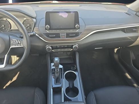 Used 2023 Nissan Altima 2.5 SV FWD image 11
