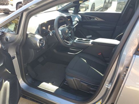 New 2026 Chevrolet Equinox EV LT image 15
