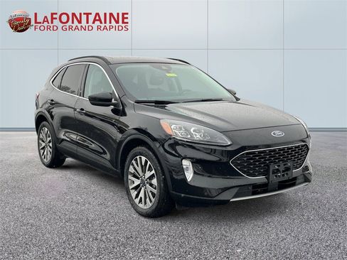 Used 2022 Ford Escape Titanium w/ Class II Trailer Tow Package image 3