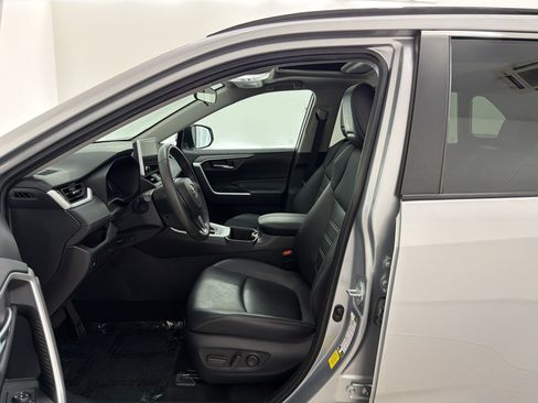 Used 2023 Toyota RAV4 XLE Premium AWD/4WD image 5