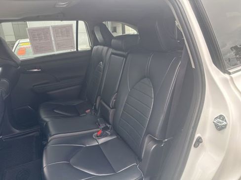 Used 2023 Toyota Highlander XLE image 15