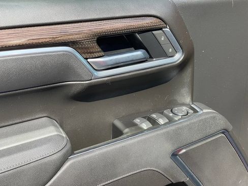 Used 2025 Chevrolet Silverado 1500 LT AWD/4WD image 13